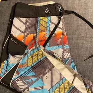 Volcom Board shorts men's size 32.